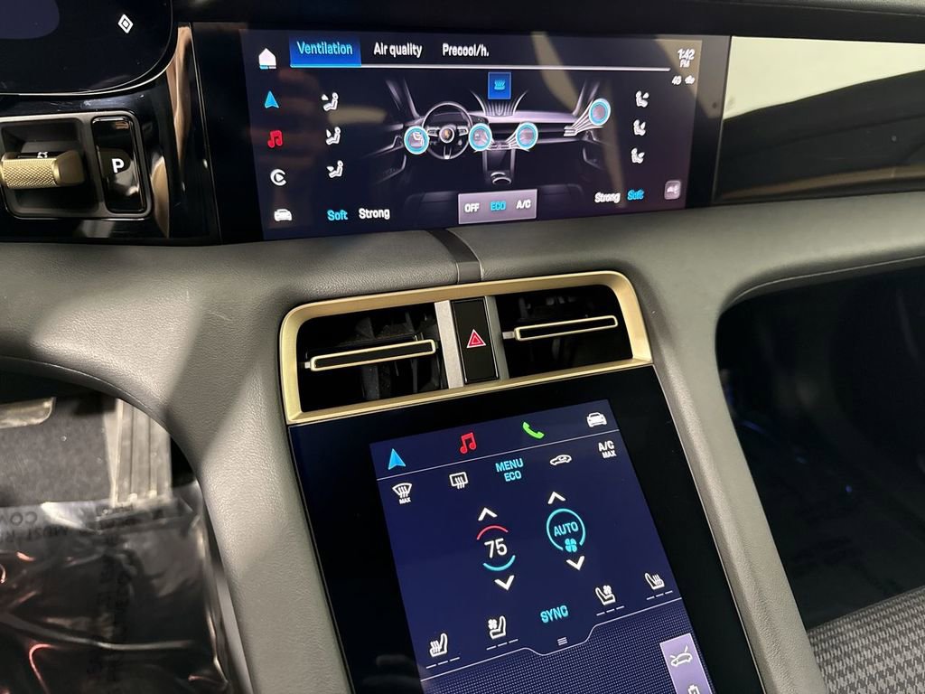 Certified 2025 Porsche Taycan 4S image 31