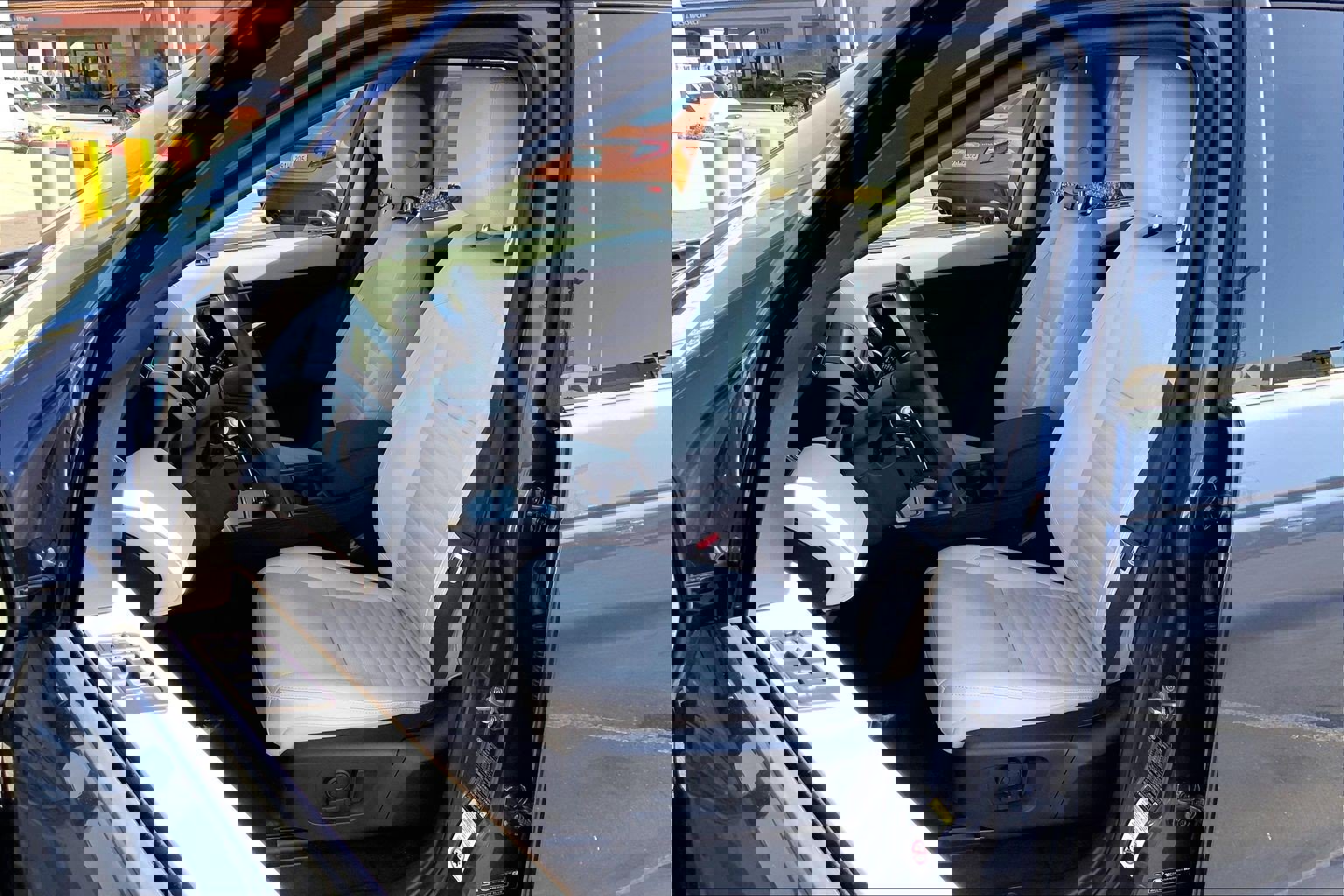 Used 2024 Land Rover Discovery Sport S image 8