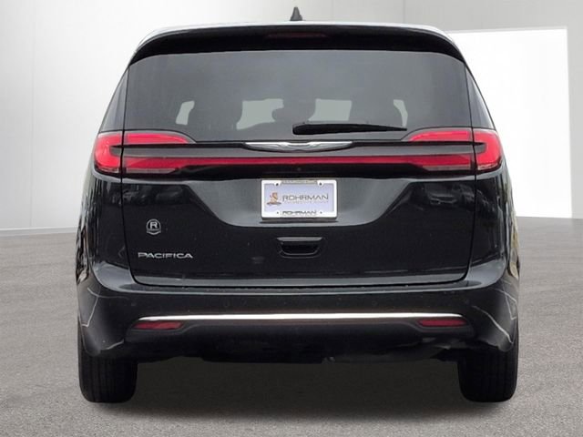 Used 2024 Chrysler Pacifica Touring-L FWD image 6