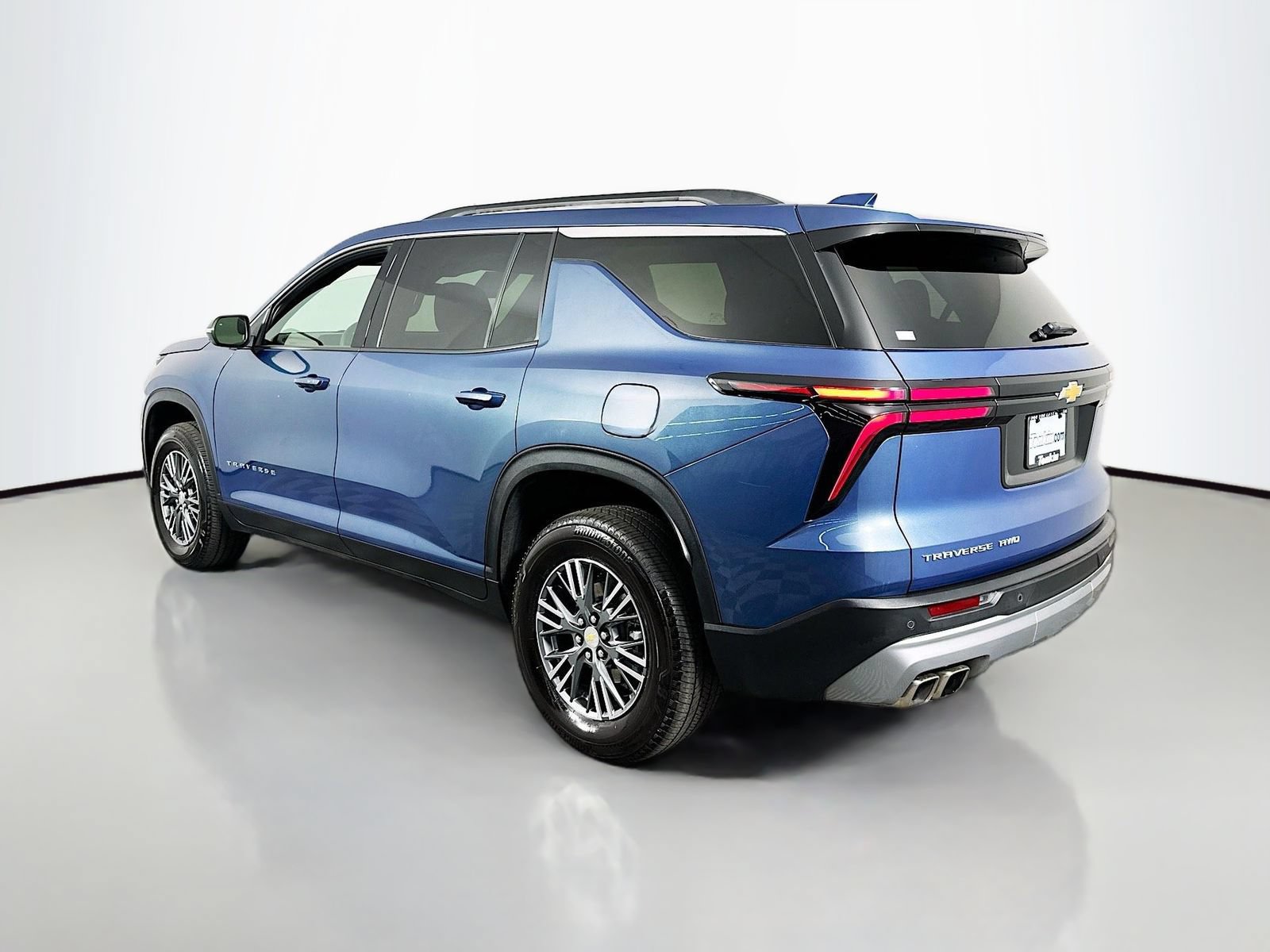 Used 2025 Chevrolet Traverse LT AWD/4WD image 5