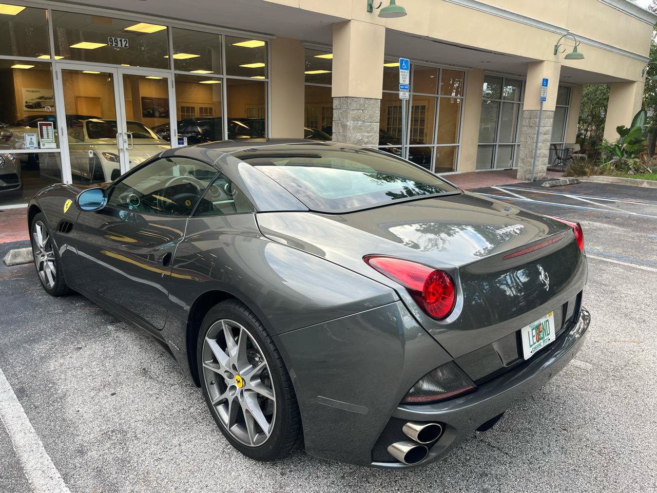 Used 2011 Ferrari California RWD image 22