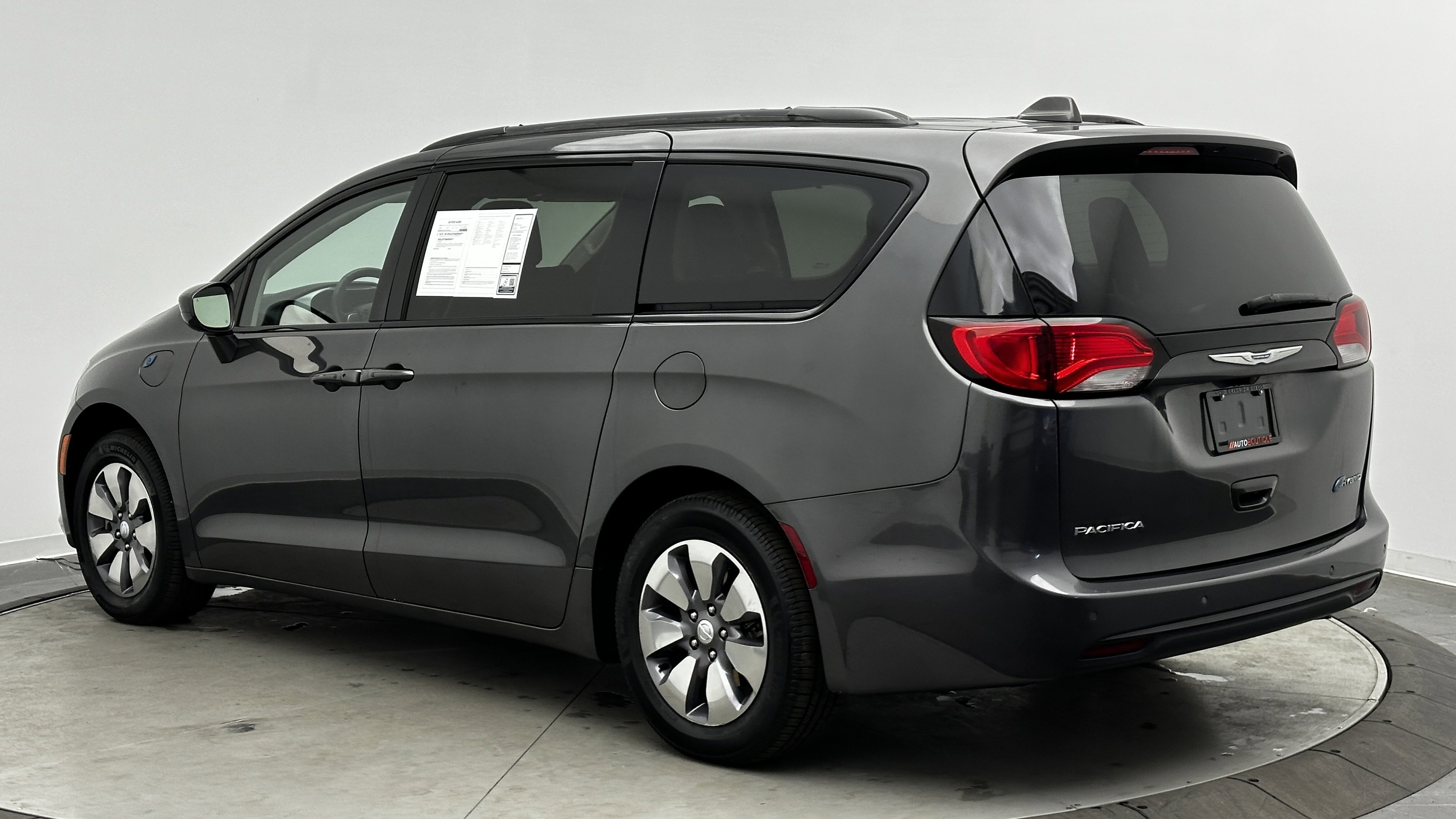 Used 2018 Chrysler Pacifica Touring-L image 5