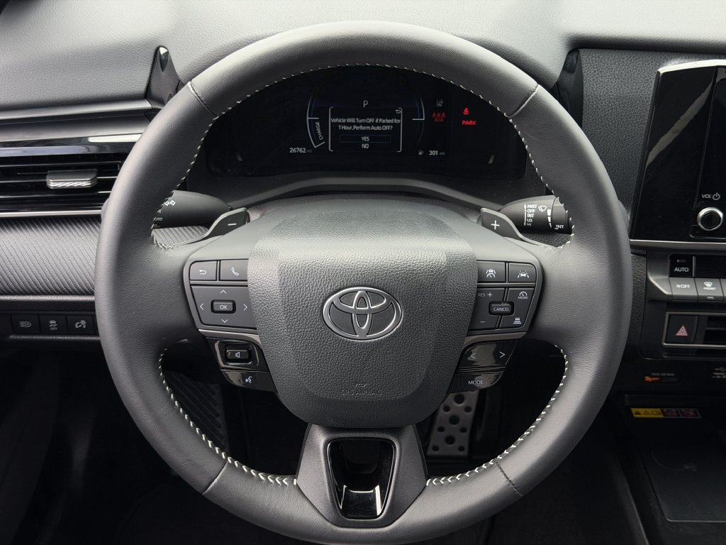 Used 2025 Toyota Camry SE w/ Convenience Package FWD image 14