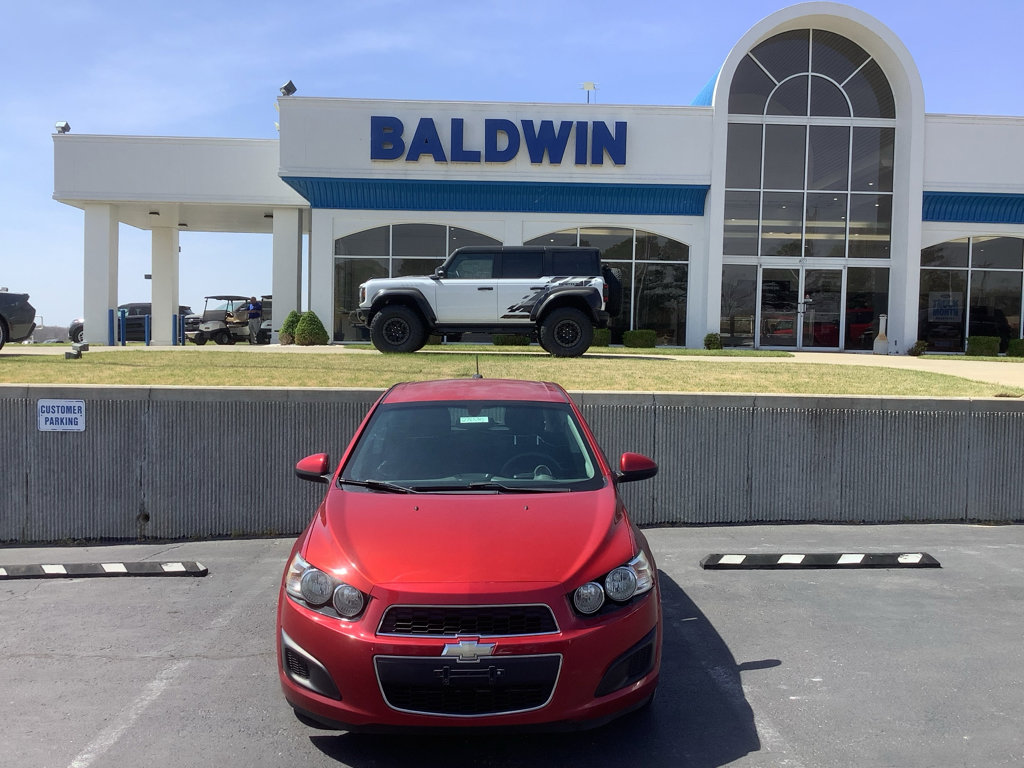 Used 2015 Chevrolet Sonic LT image 2