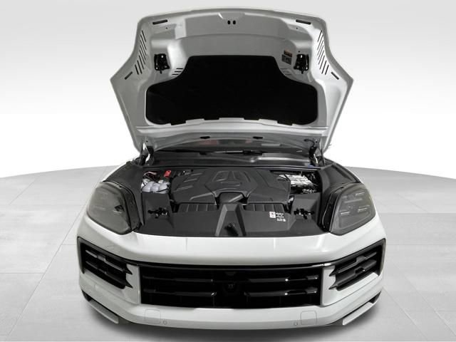 Used 2026 Porsche Cayenne Coupe image 13