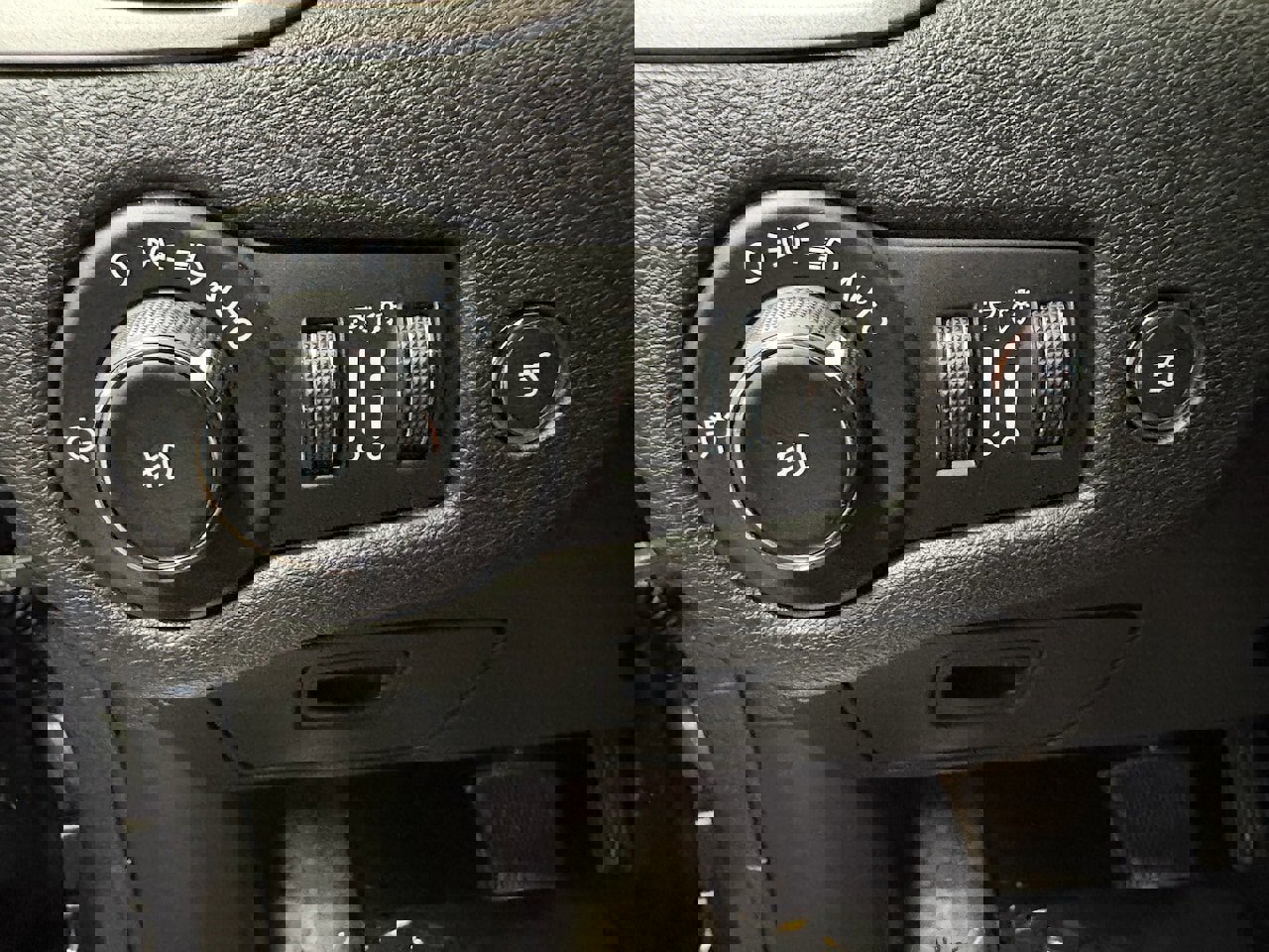 Used 2021 Jeep Cherokee Limited AWD/4WD image 15