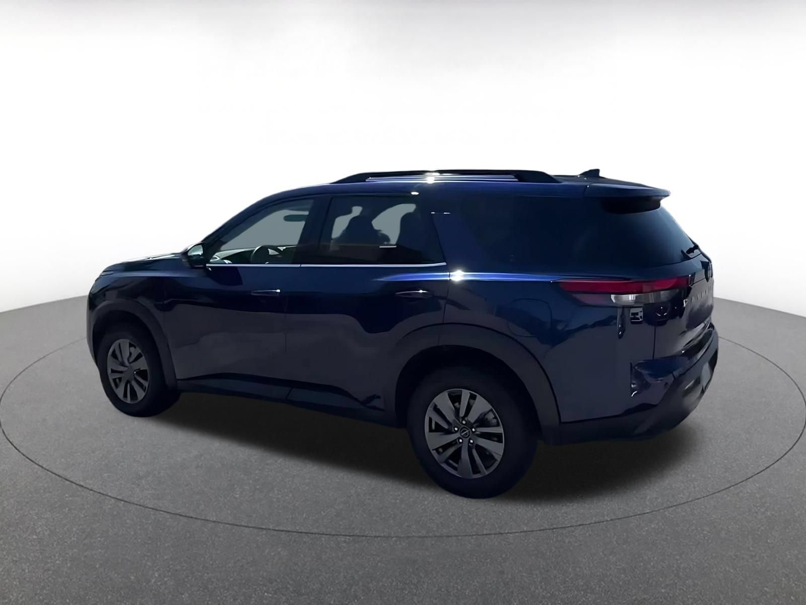 Used 2025 Nissan Pathfinder SV AWD/4WD image 9