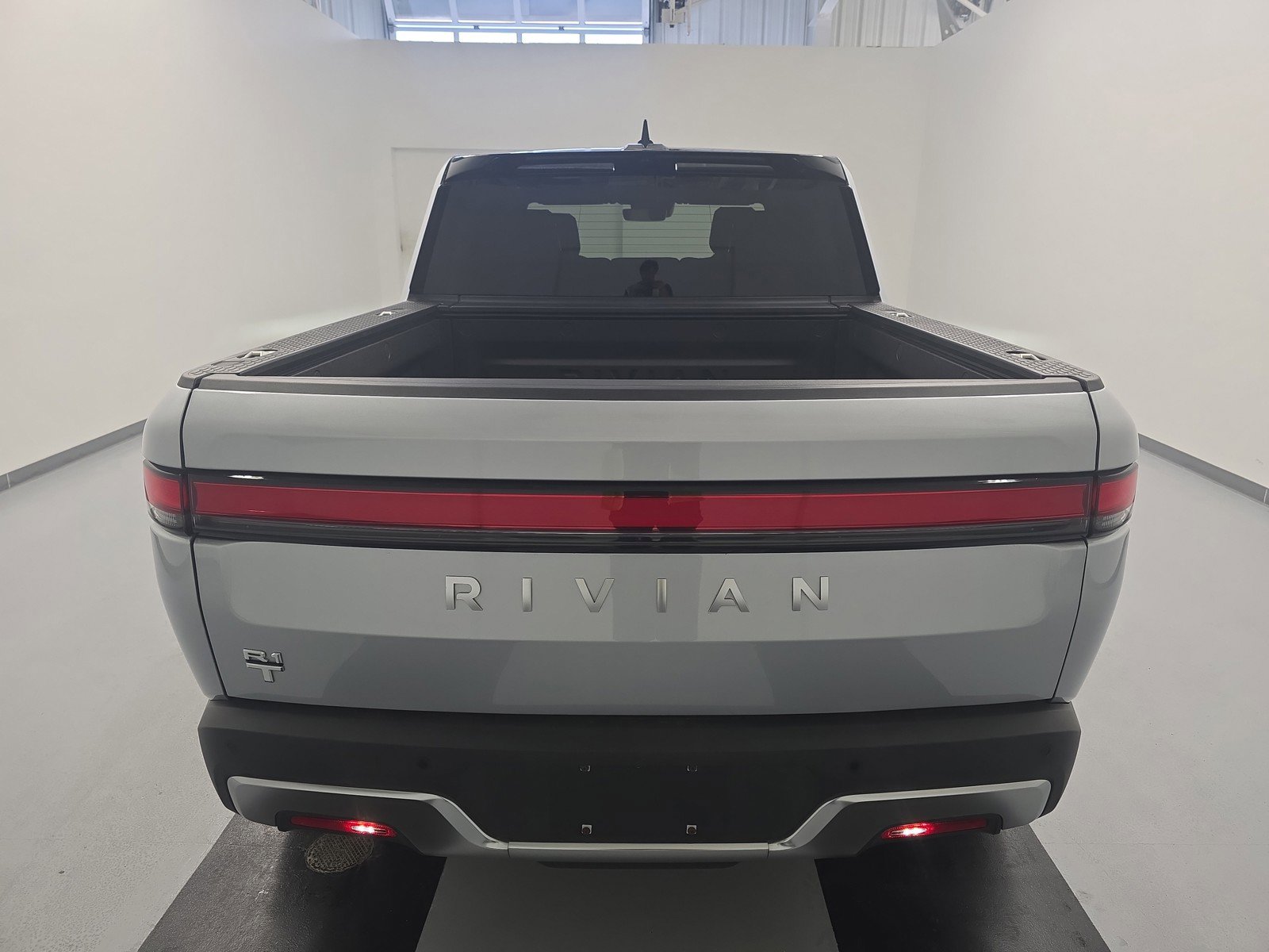 Used 2024 Rivian R1T Adventure AWD/4WD image 4