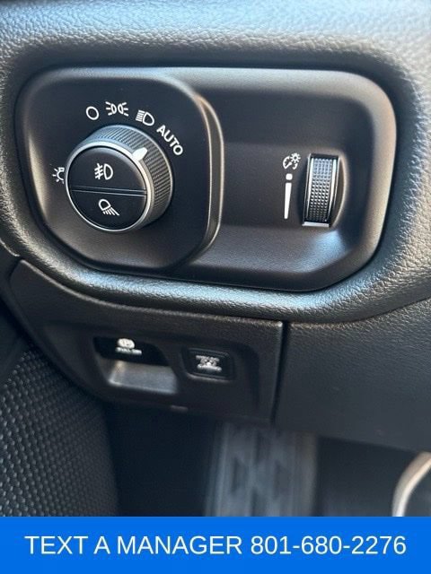 Used 2025 RAM 1500 Warlock AWD/4WD image 17