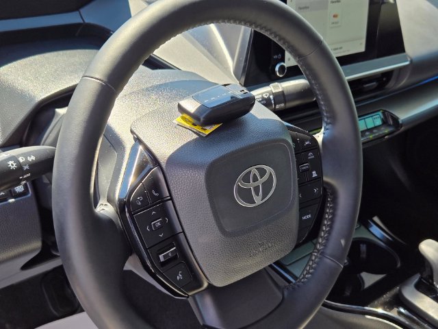 Used 2023 Toyota Prius XLE FWD image 9