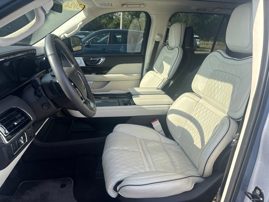 Used 2024 Lincoln Navigator Black Label AWD/4WD image 6