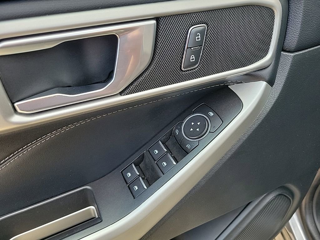 Used 2022 Ford Explorer XLT image 19