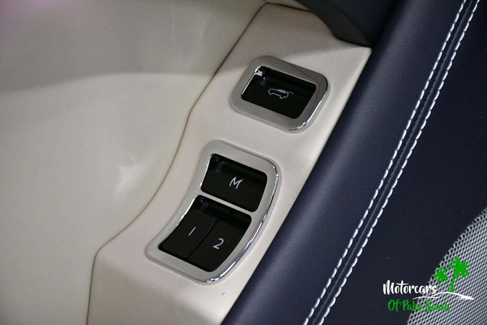 Used 2023 Bentley Bentayga AWD/4WD image 33