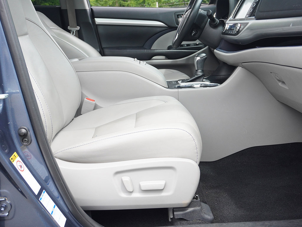 Used 2019 Toyota Highlander XLE AWD/4WD image 34