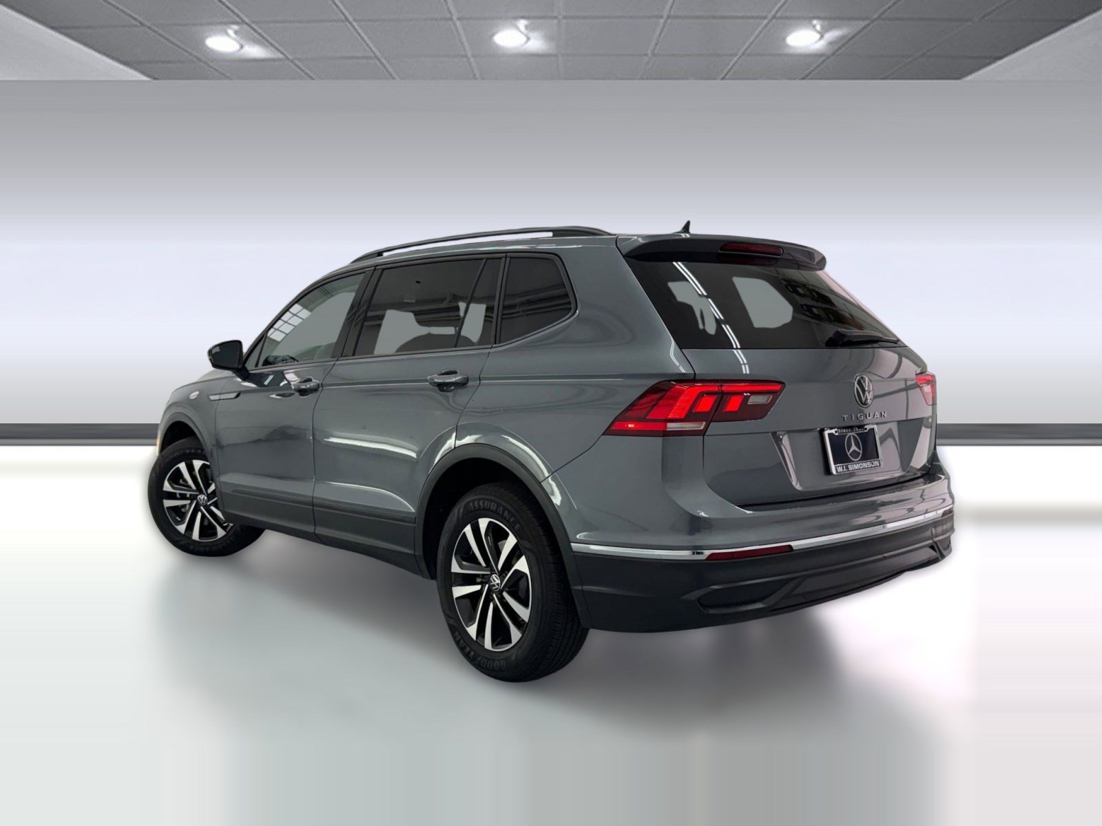 Used 2023 Volkswagen Tiguan S image 3