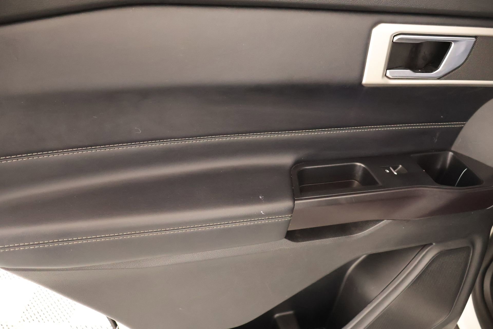 Used 2020 Ford Explorer XLT w/ Equipment Group 202A image 17