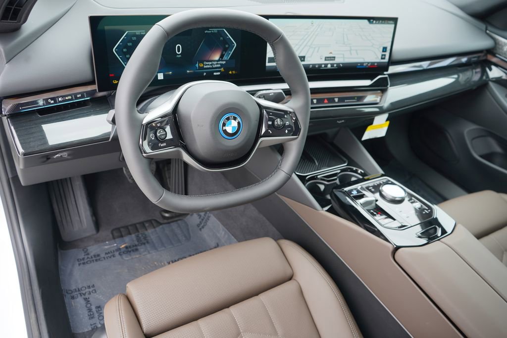 Used 2026 BMW i5 eDrive40 w/ Premium Package image 13