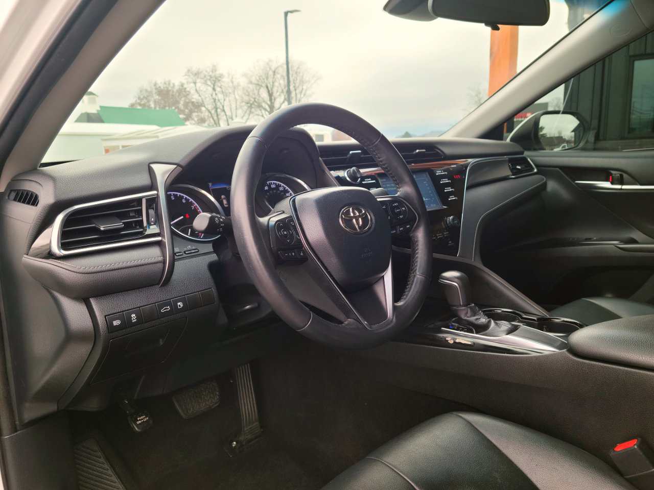Used 2018 Toyota Camry SE image 9