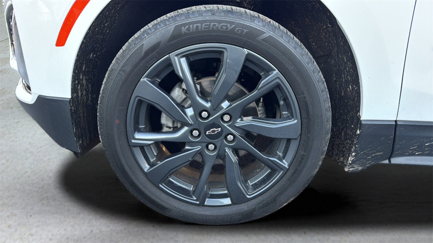 Used 2022 Chevrolet Equinox RS w/ LPO, Floor Liner Package image 11