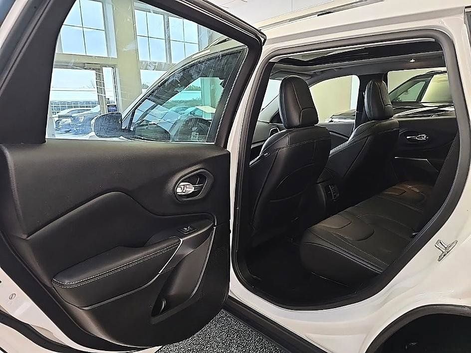 Used 2021 Jeep Cherokee Limited image 27