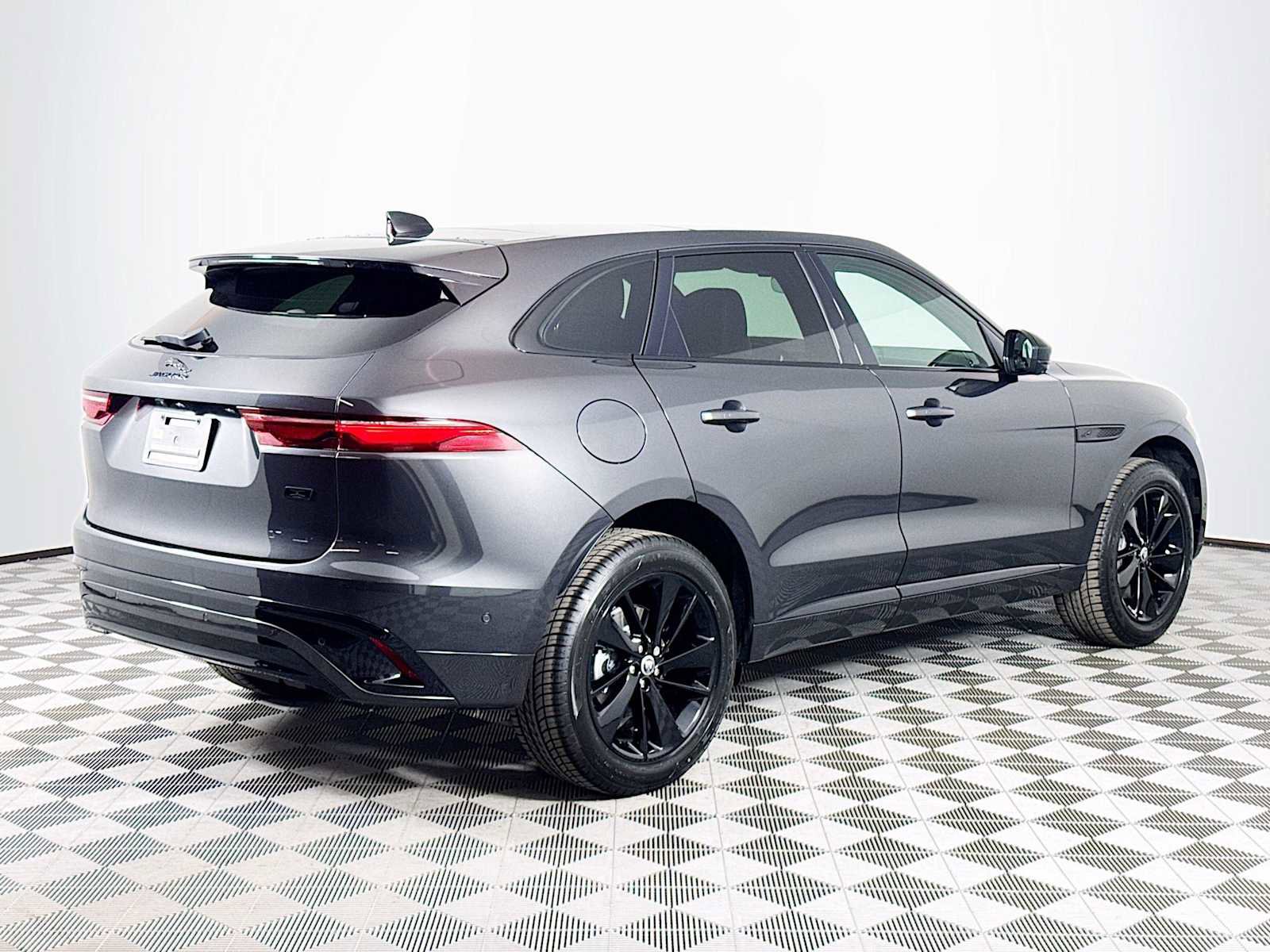New 2026 Jaguar F-PACE R-Dynamic S image 4