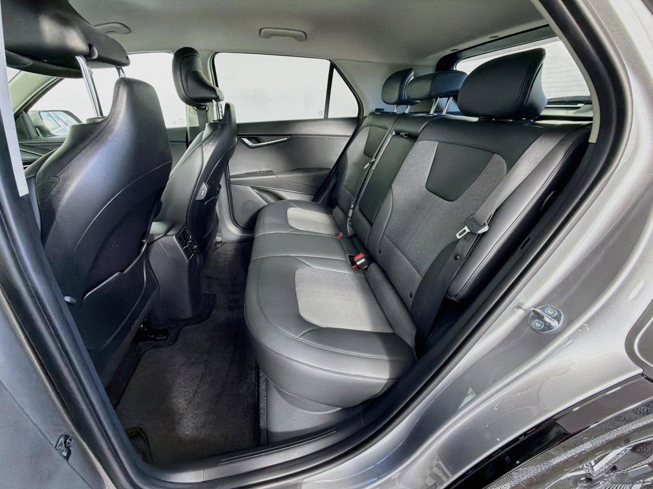 Used 2025 Kia Niro Wind w/ Wind Preserve Package FWD image 38