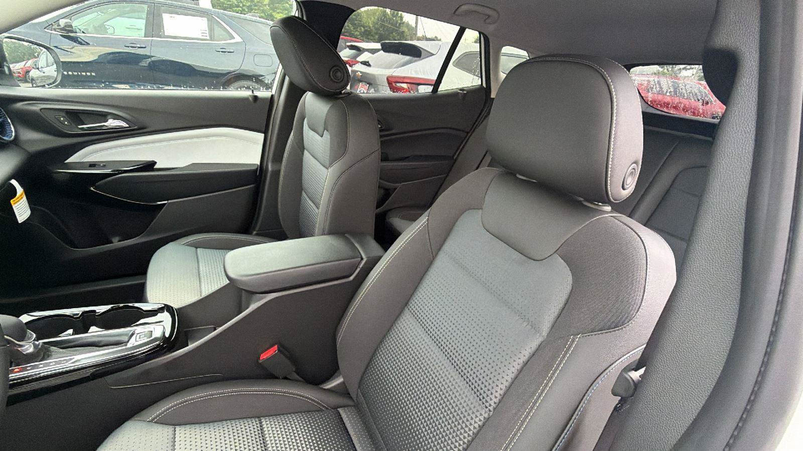 New 2026 Chevrolet Trax LT w/ Driver Confidence Package FWD image 17