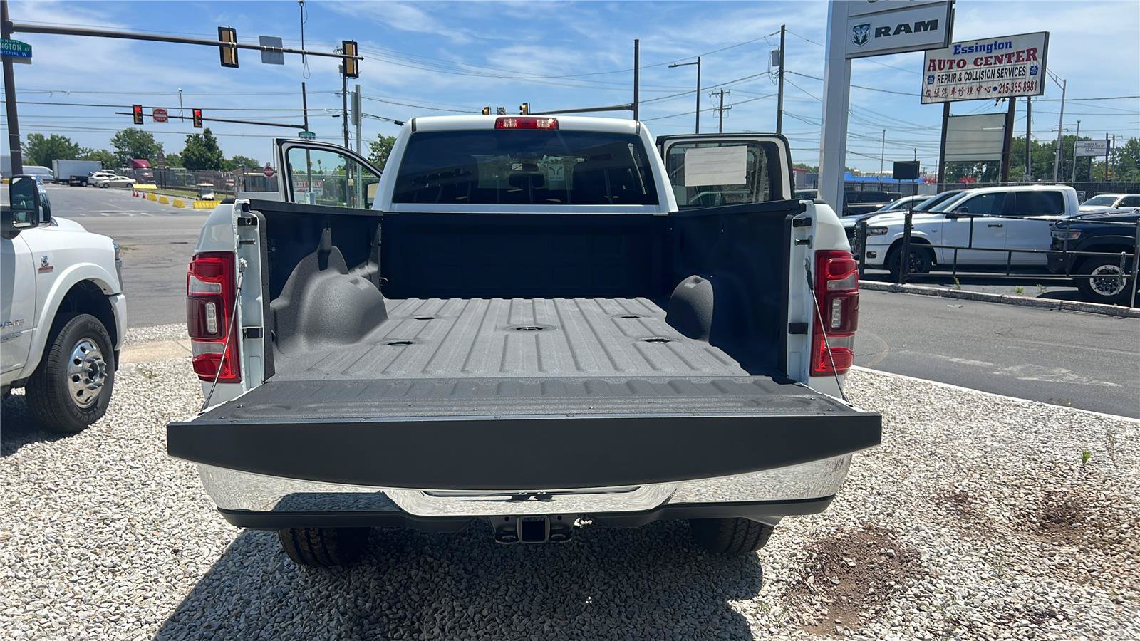Certified 2024 RAM 2500 Tradesman w/ Chrome Appearance Group AWD/4WD image 25