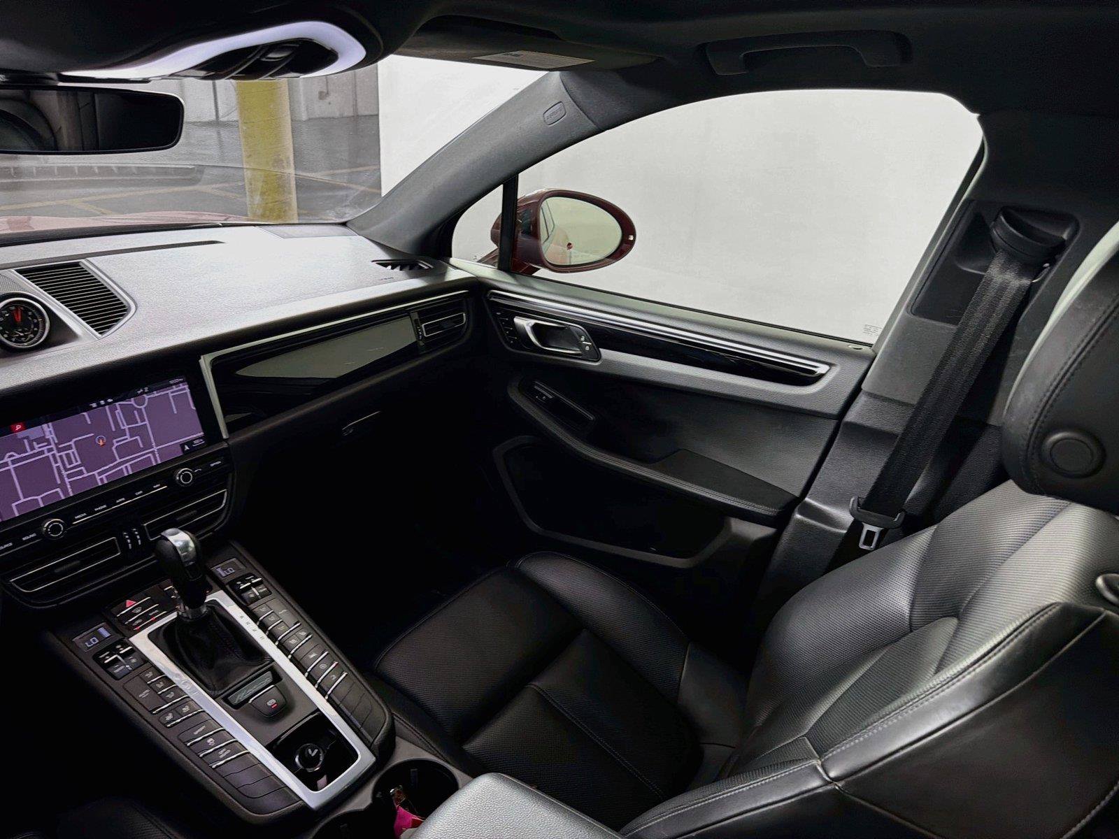 Certified 2021 Porsche Macan AWD/4WD image 30