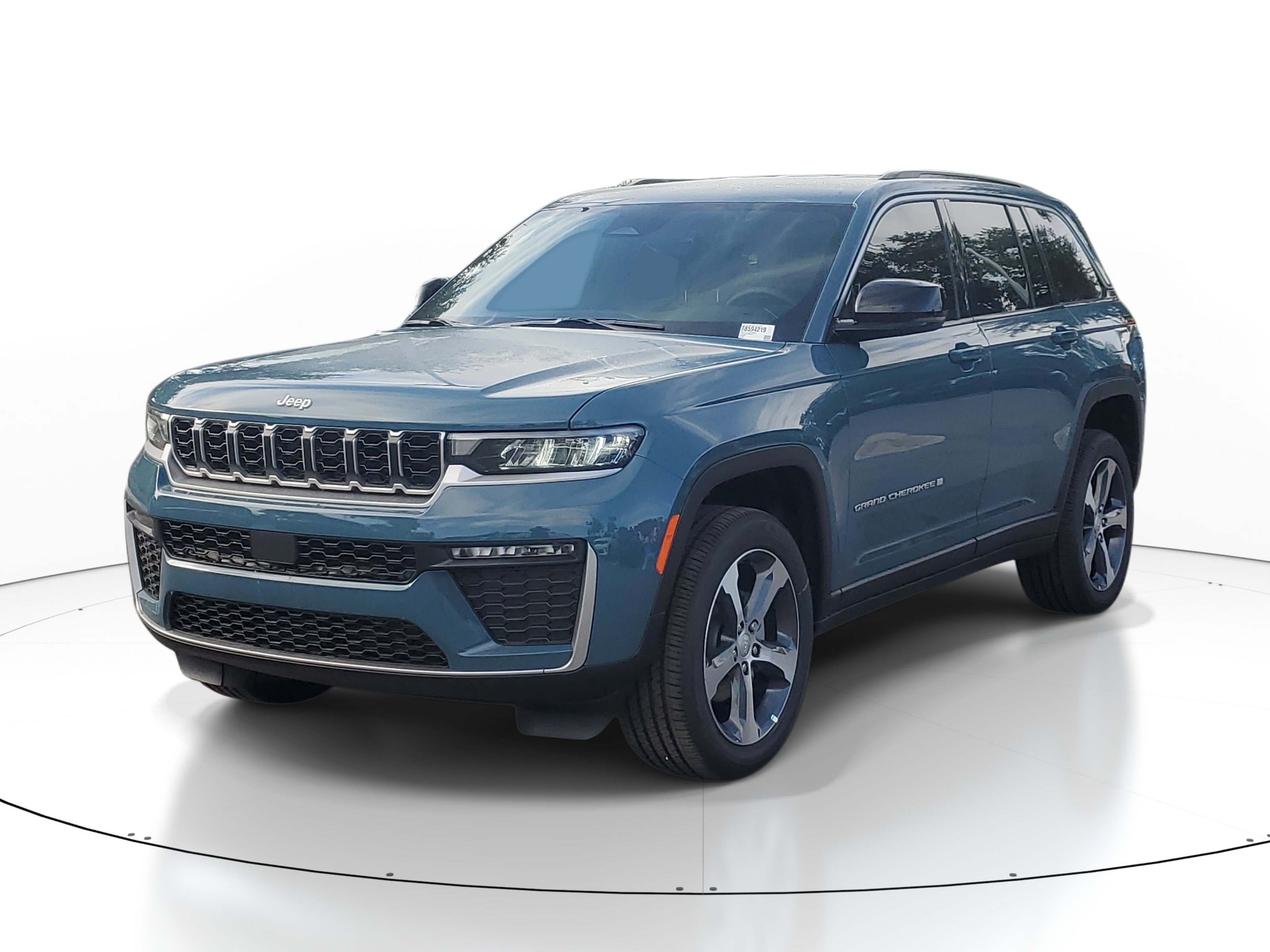 New 2026 Jeep Grand Cherokee Limited RWD image 3