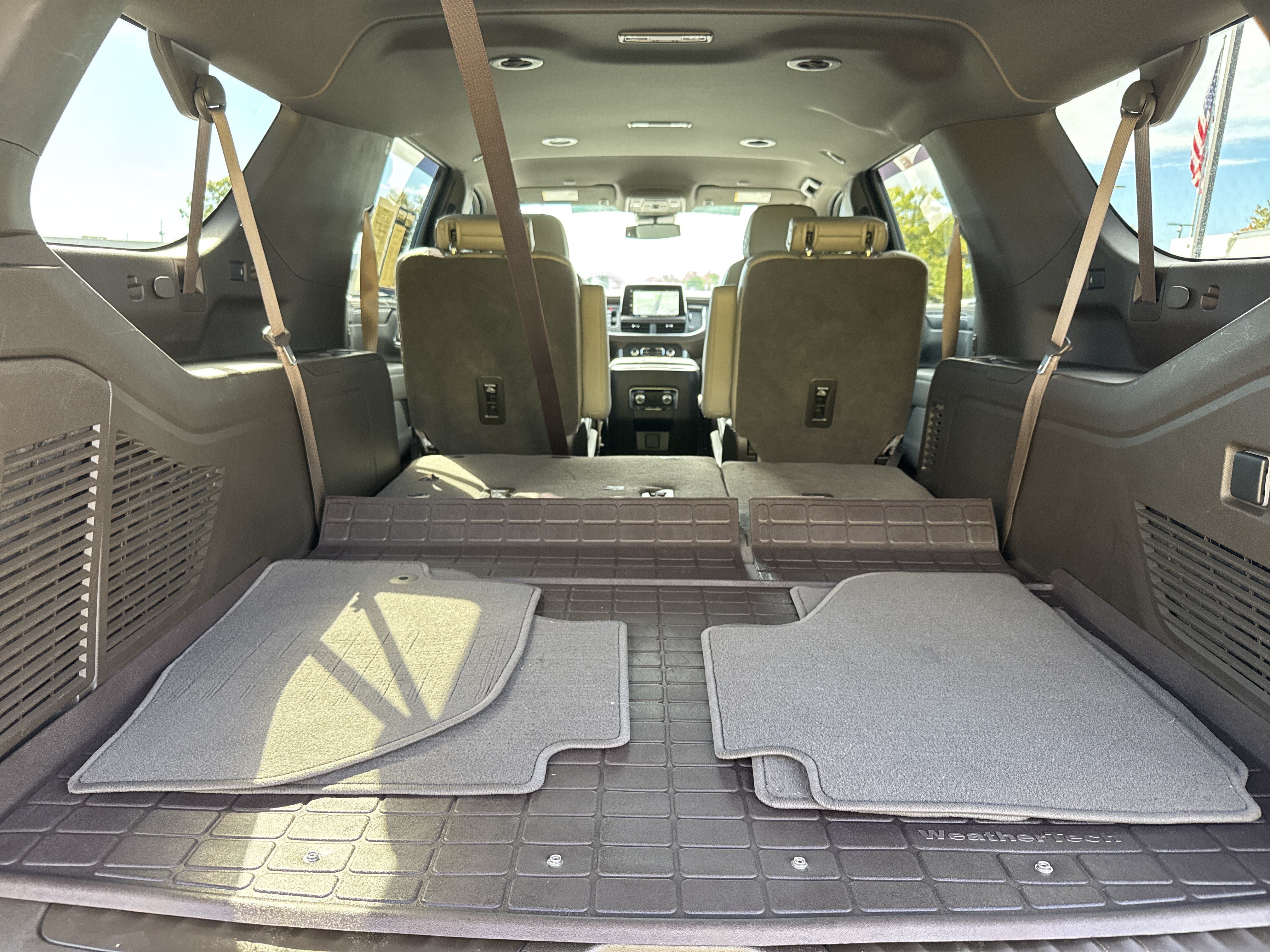 Used 2024 GMC Yukon XL SLT w/ SLT Luxury Package RWD image 35