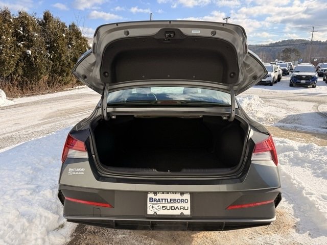 Used 2025 Hyundai Elantra Blue image 6