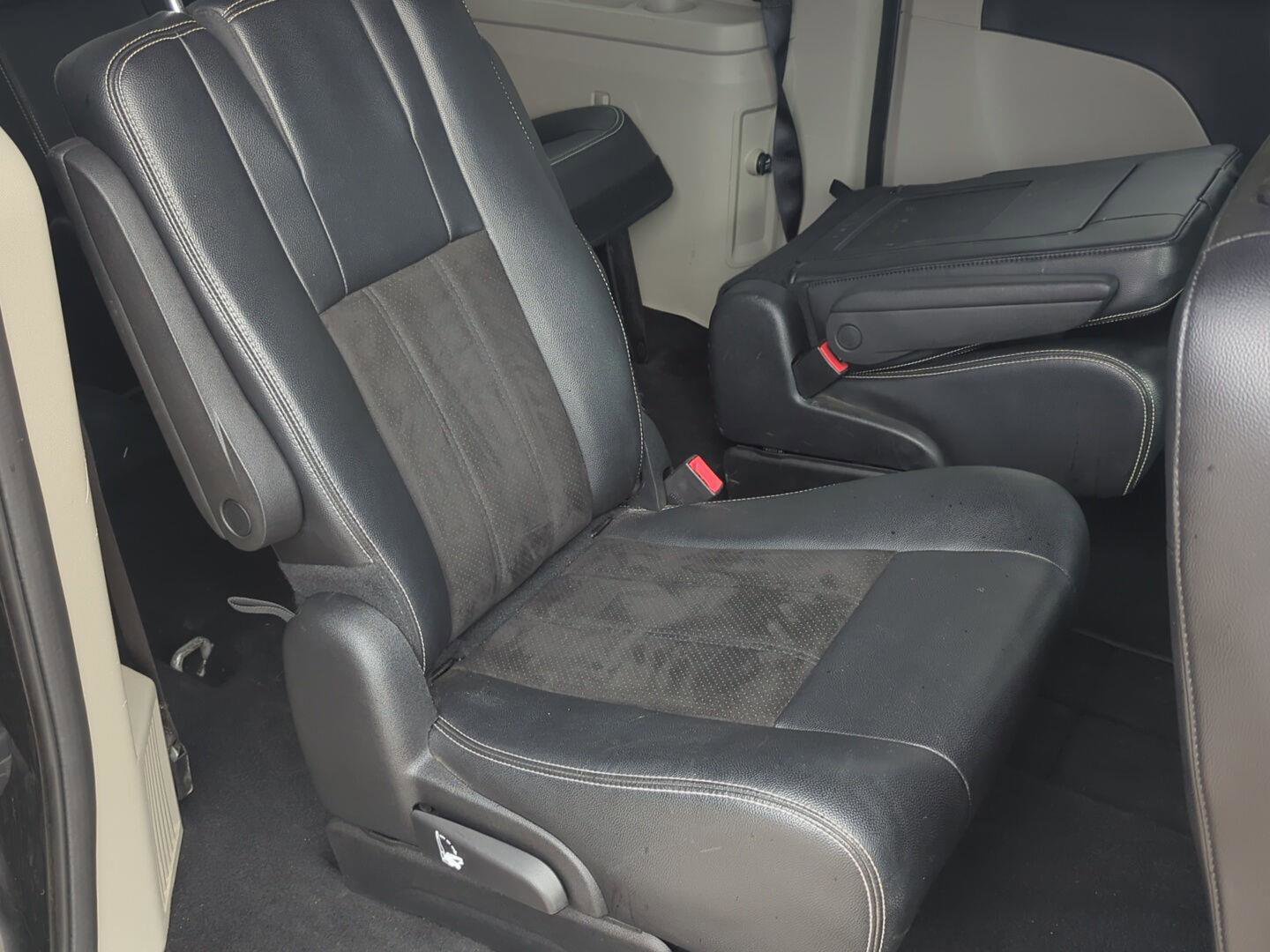 Used 2019 Dodge Grand Caravan SXT image 29