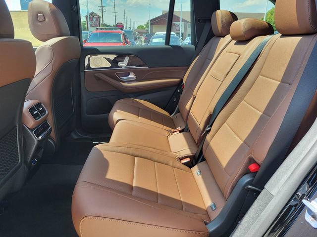 Used 2025 Mercedes-Benz GLS 450 4MATIC image 4