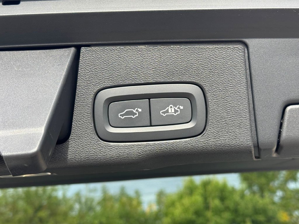 Certified 2026 Volvo XC60 B5 Ultra AWD/4WD image 6