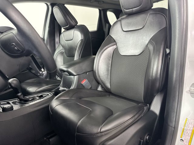 Used 2020 Jeep Cherokee Latitude Plus AWD/4WD image 20
