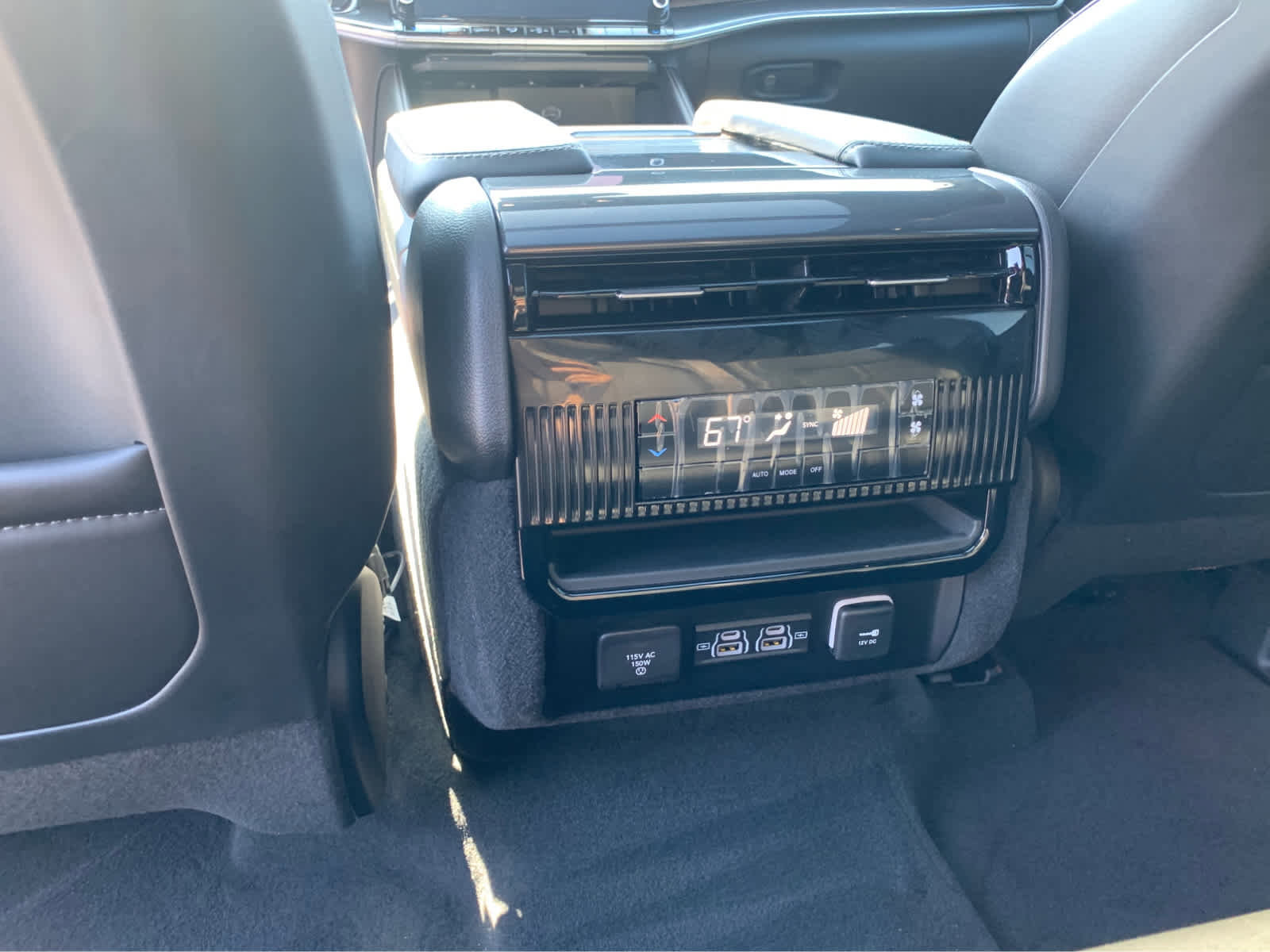 Used 2024 Jeep Wagoneer 4WD w/ Premium Group I image 25