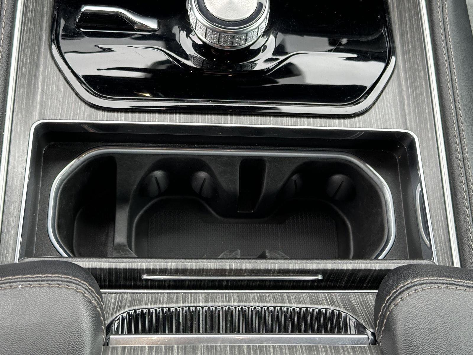 Used 2024 Jeep Wagoneer Series II w/ Flexible Seating Group image 27