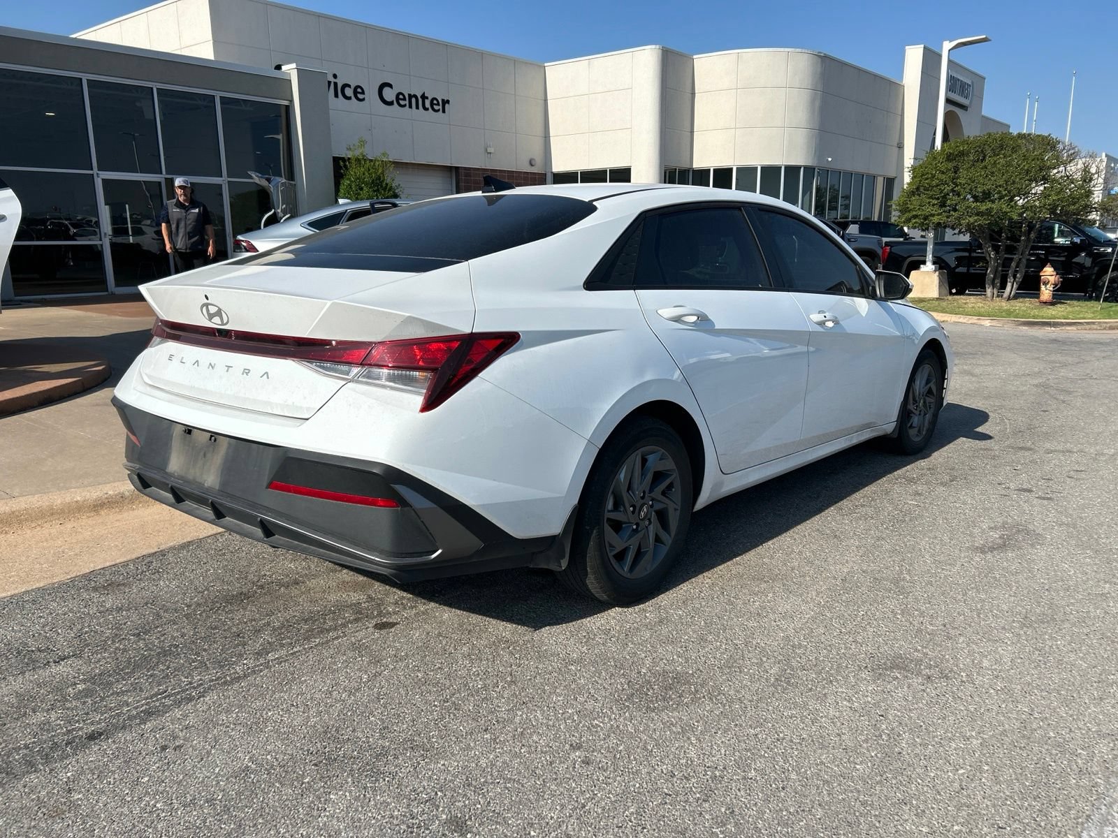 Used 2024 Hyundai Elantra SEL FWD image 5