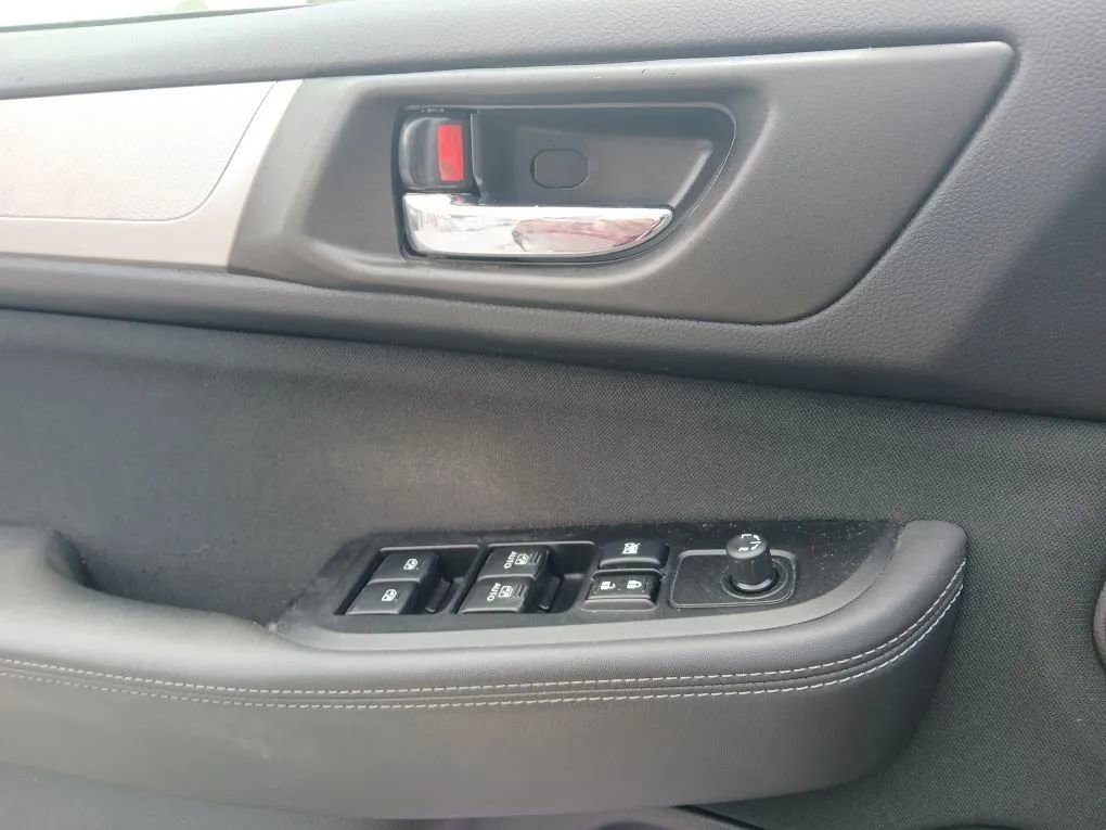 Used 2018 Subaru Outback 2.5i Premium image 16