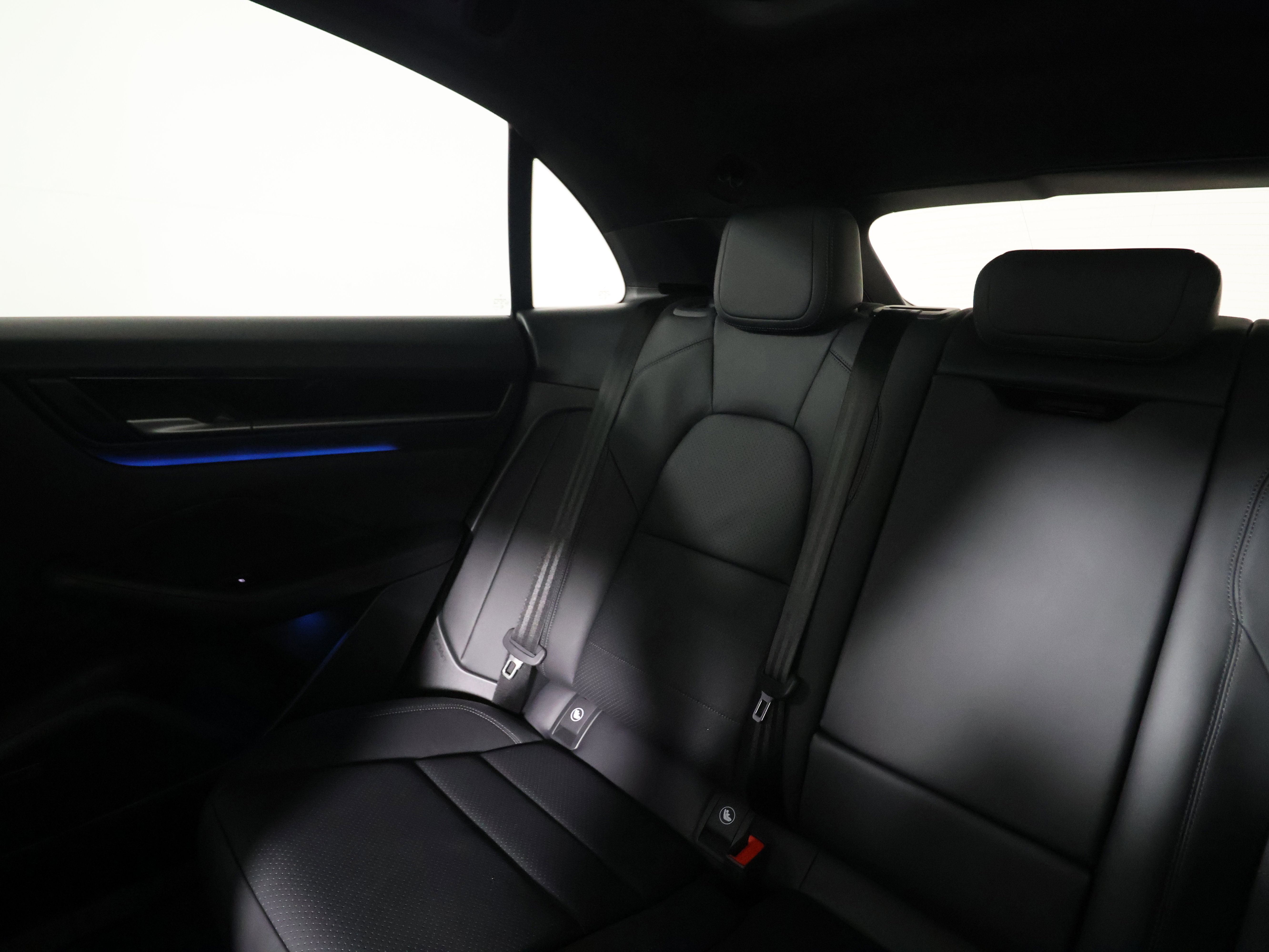 New 2025 Porsche Macan Electric image 15