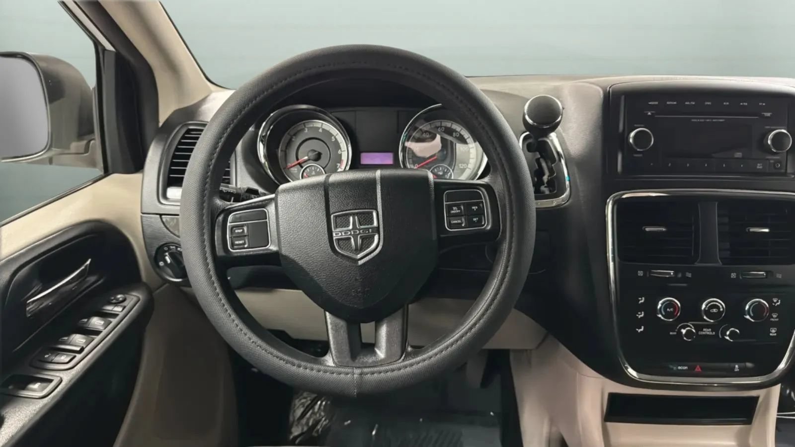 Used 2015 Dodge Grand Caravan SXT FWD image 10