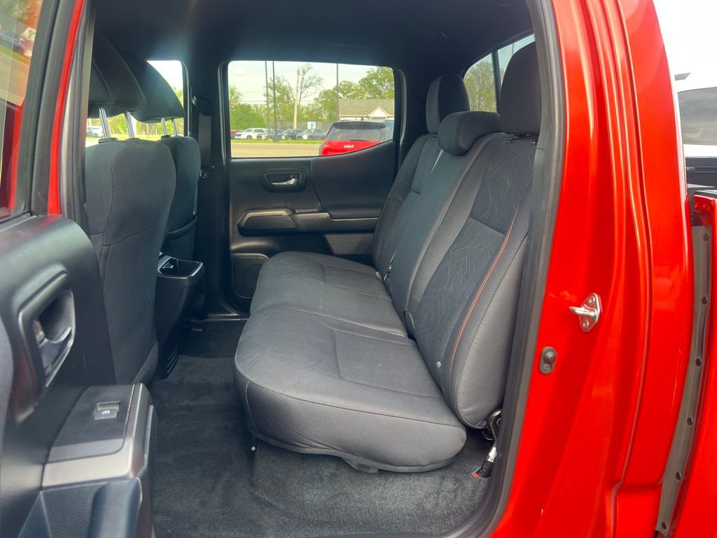 Used 2018 Toyota Tacoma TRD Sport AWD/4WD image 5