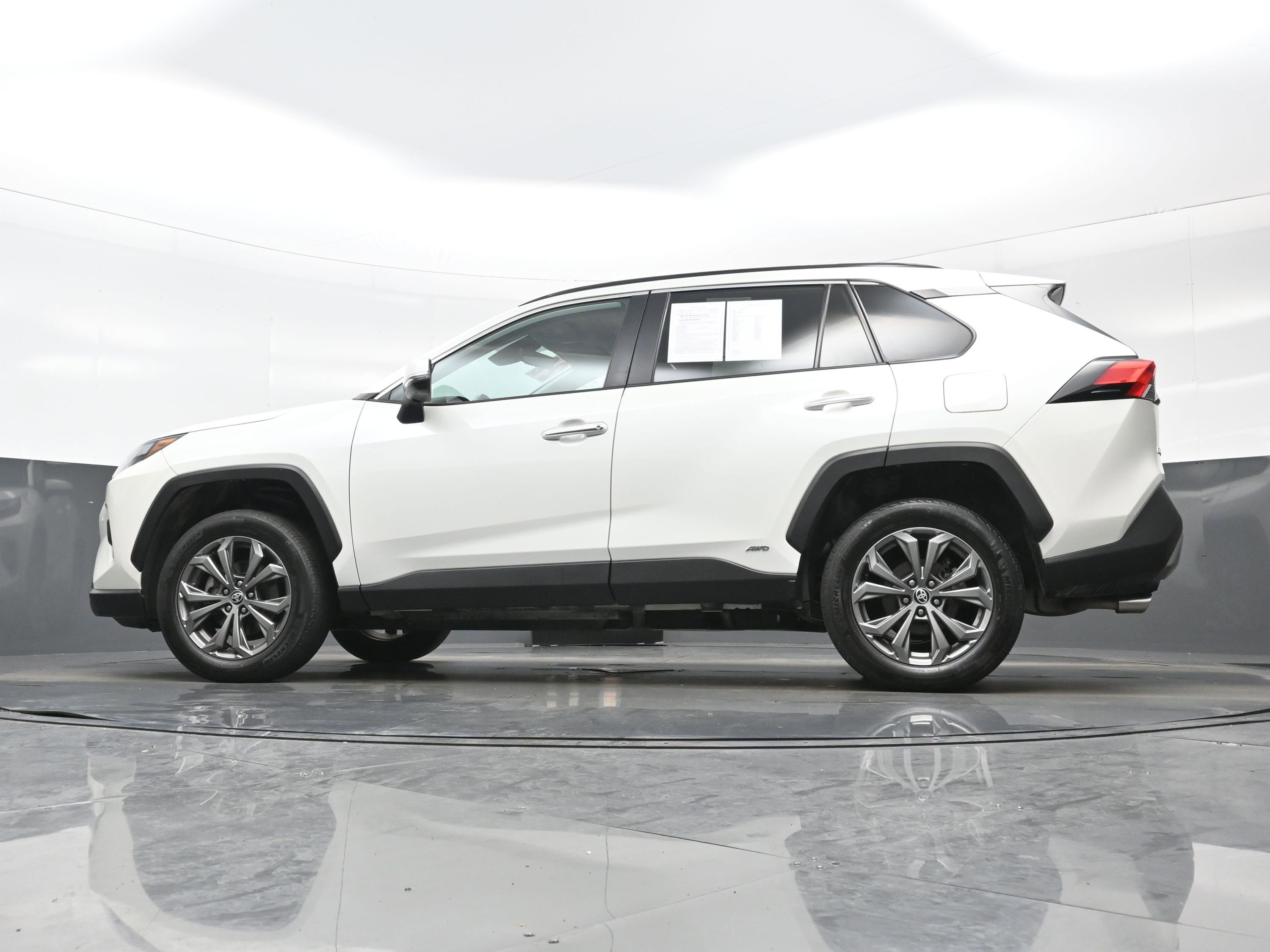 Used 2022 Toyota RAV4 Limited AWD/4WD image 31