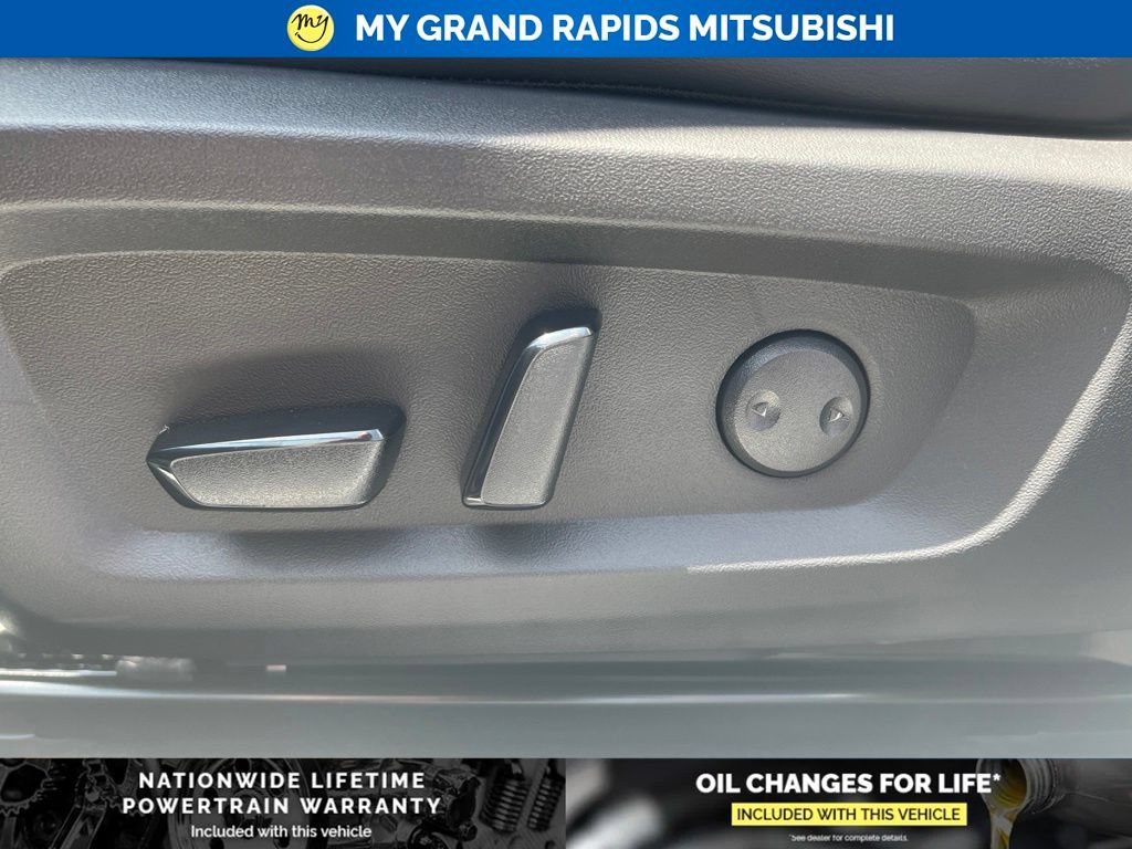 New 2026 Mitsubishi Outlander AWD image 11