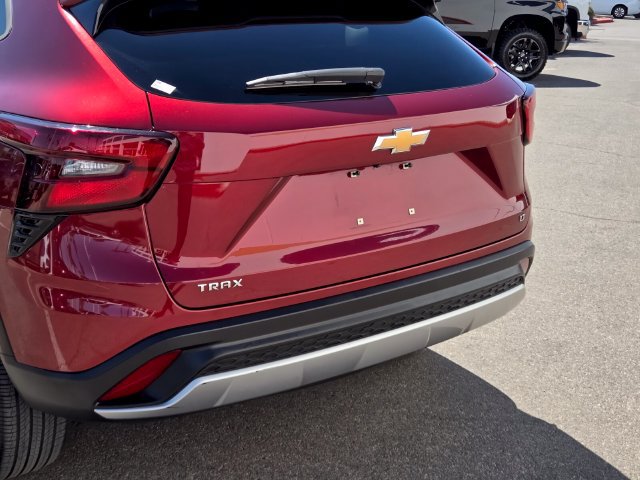 Used 2025 Chevrolet Trax LT w/ LT Convenience Package FWD image 5