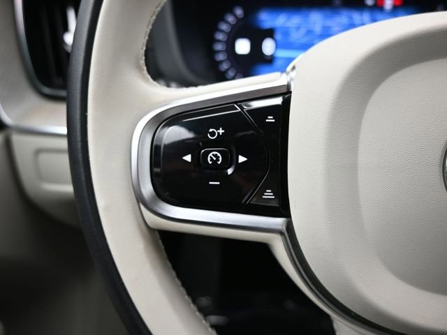 Used 2023 Volvo XC60 B5 Ultimate image 24