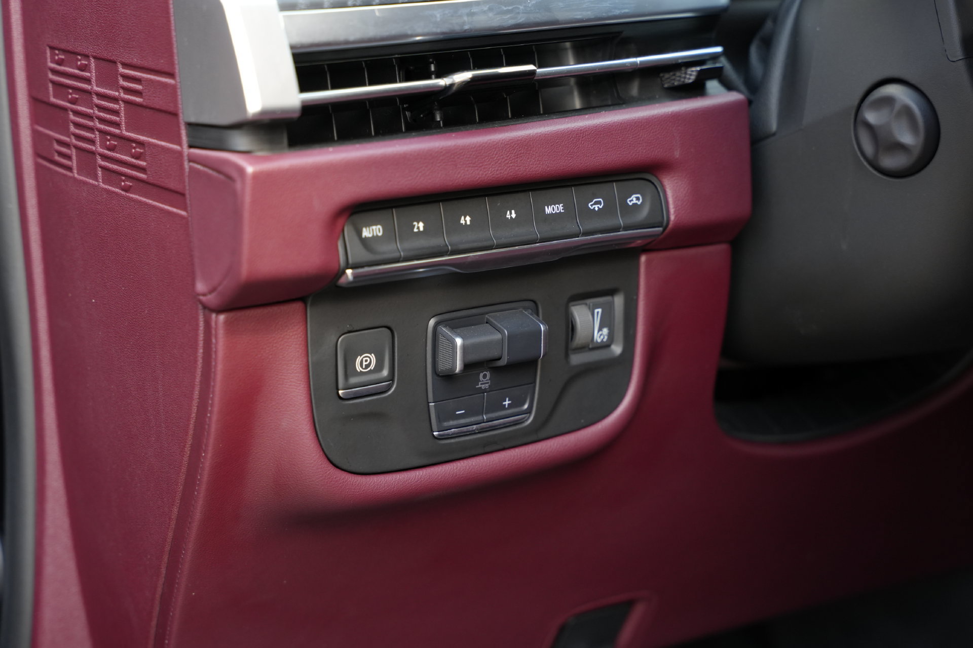 Certified 2025 Cadillac Escalade Sport w/ Touring Package AWD/4WD image 16
