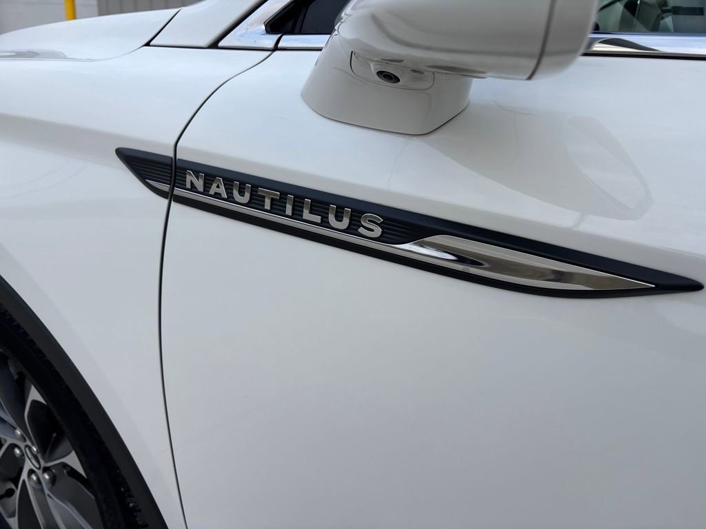 Used 2022 Lincoln Nautilus Reserve w/ Equipment Group 201A image 10