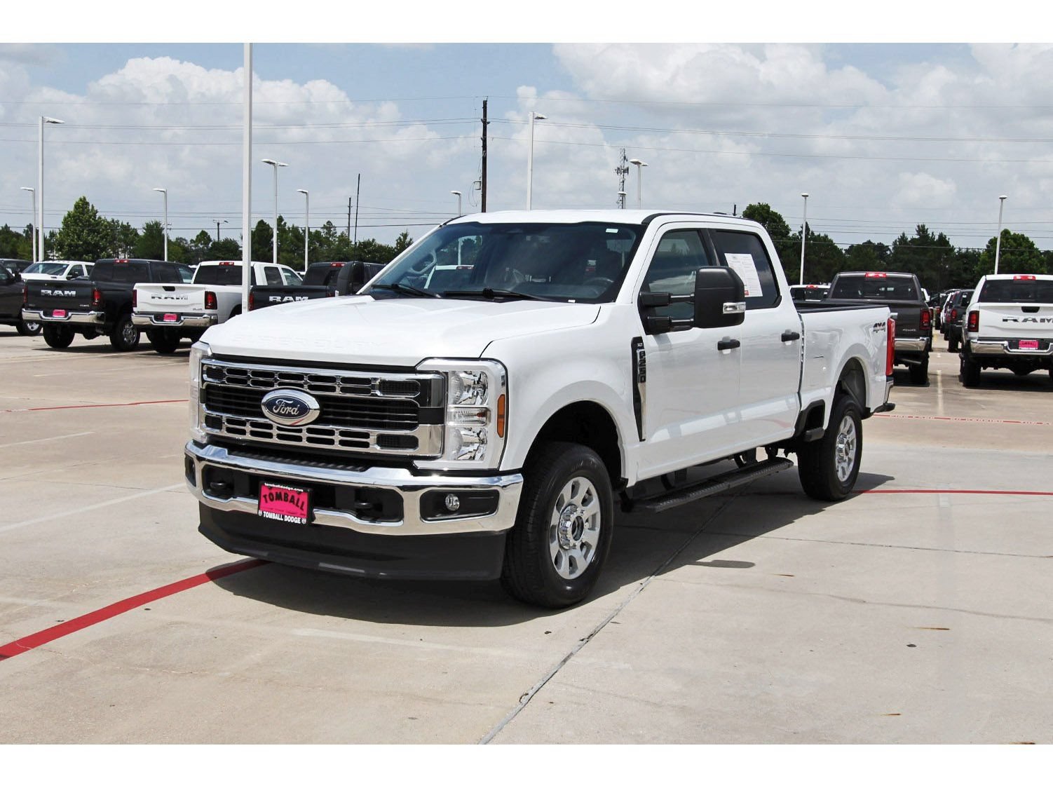 Used 2024 Ford F250 XLT AWD/4WD image 3